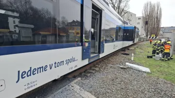 Na přejezdu v Olomouci vykolejil vlak