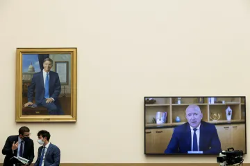 Některé z vás je třeba rozbít a všechny regulovat, slyšeli v Kongresu šéfové technologických gigantů