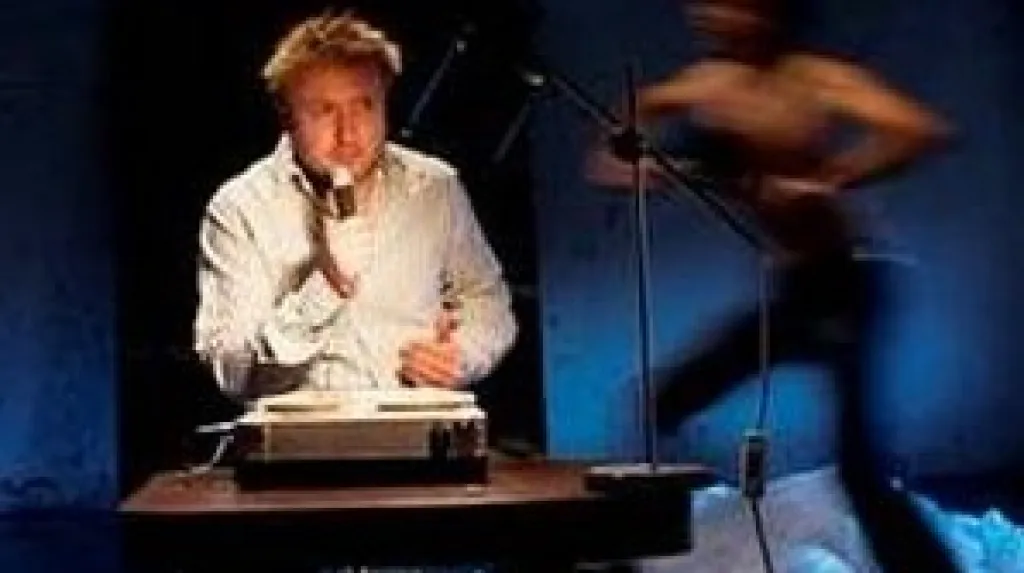 Vojta Švejda v představení Sifon