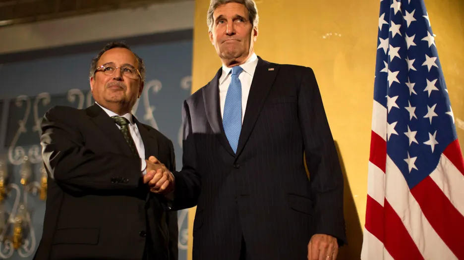 Nabíl Fahmí a John Kerry