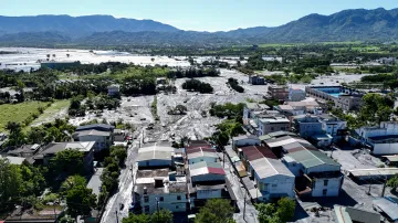Tchajwanci uklízejí škody po tajfunu Ragasa ve městě Hualien