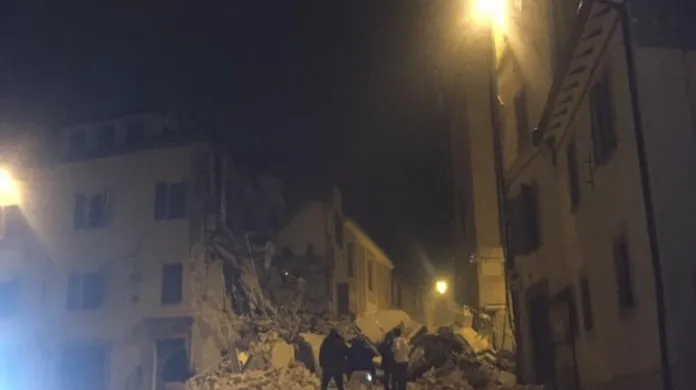 Následky otřesů ve městě Camerino