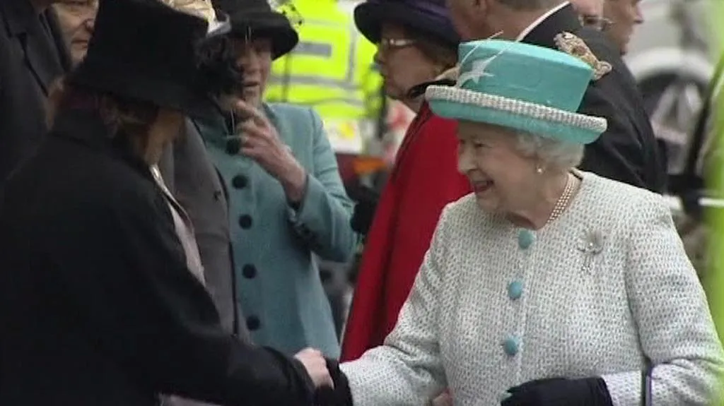Alžběta II. při návštěvě města King's Lynn  v hrabství Norfolk