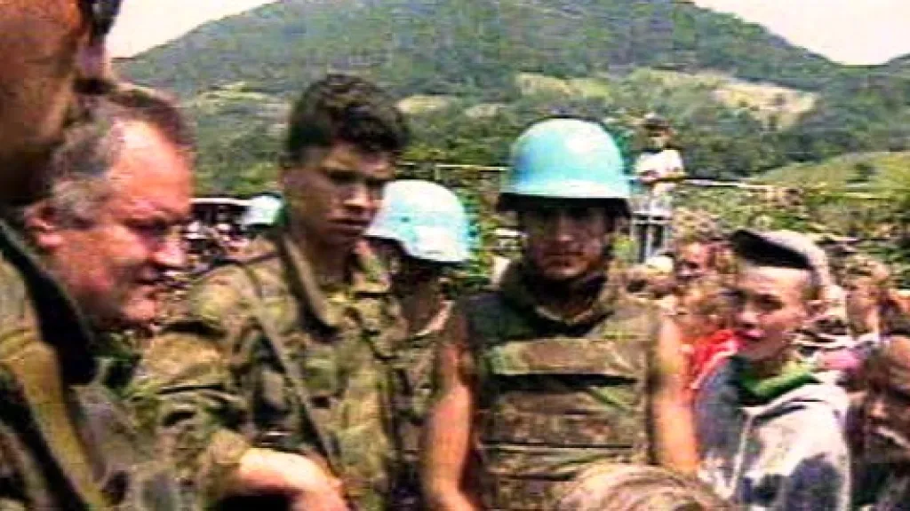 Vojáci v Srebrenici