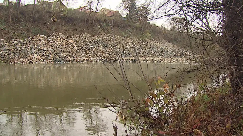 Práce na sanaci svahu v Bulharech