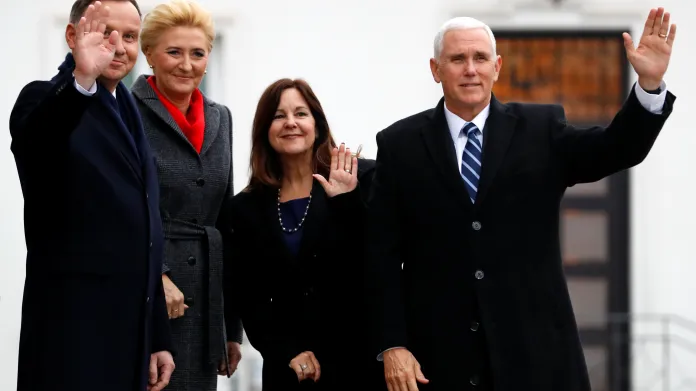 Polský prezident Andrzej Duda s manželkou Agatou a americký viceprezident Mike Pence s manželkou Karen