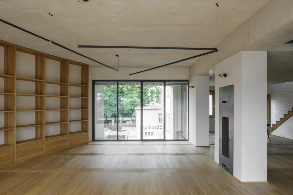 Rodinný dům: Bytový dům s galerií – Malá Strana, Praha 1. Autoři: prof. Ing. arch. Ladislav Lábus, Ing. arch. František Košař, Ing. arch. Lukáš Grasse