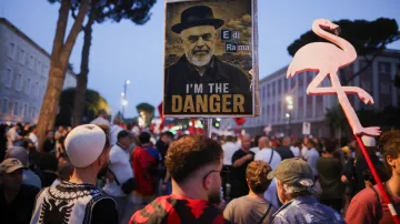 Demonstrace v albánské Tiraně proti vládě a plánovanému luxusnímu resortu, který je spojený s Trumpovým zetěm Jaredem Kushnerem