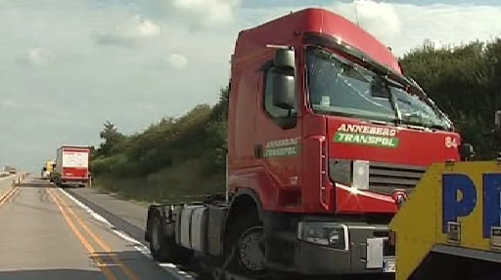 Havarovaný kamion na dálnici
