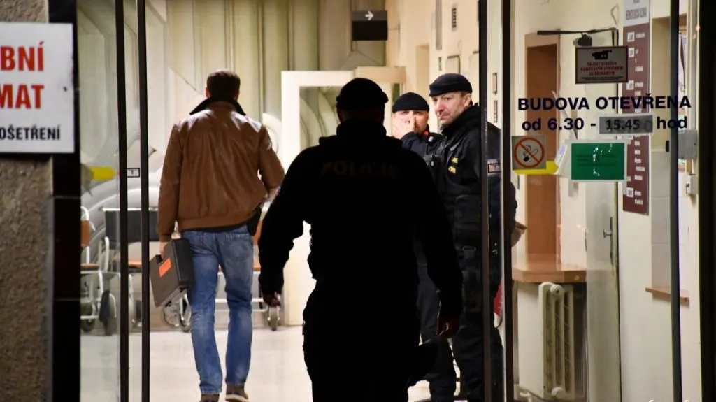 Policie zasahuje v nemocnici na Vinohradech