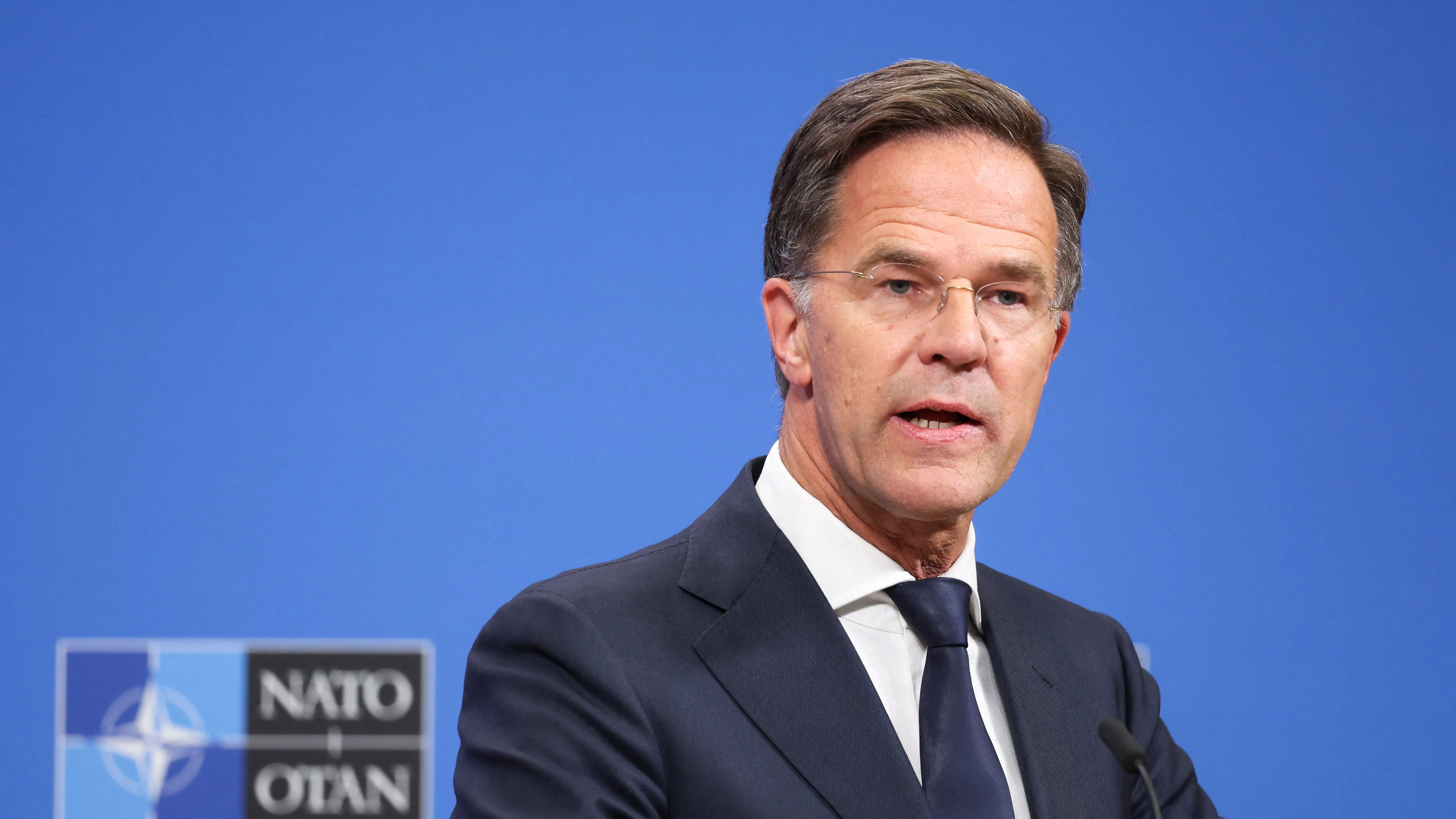 NATO předstihlo Rusko ve výrobě munice, řekl Rutte