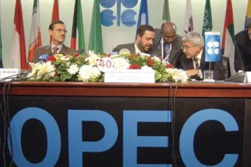 OPEC kvůli levné ropě snižuje těžbu