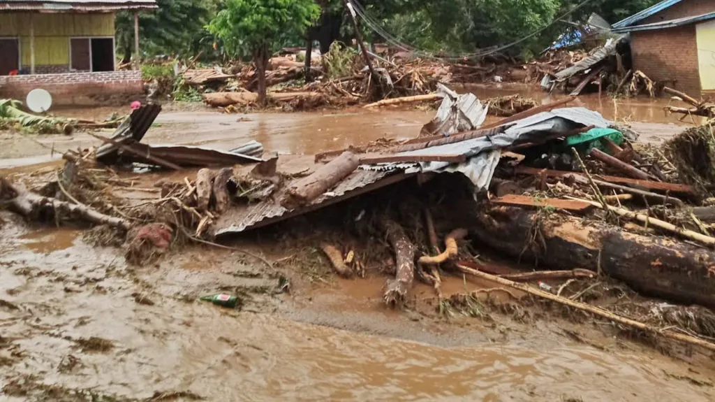 Následky přívalových dešťů v Indonésii
