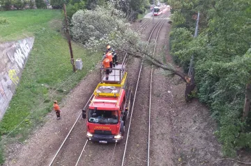 V Jihomoravském kraji vyjížděly po bouřkách desítky jednotek hasičů