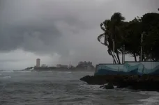 Záplavy a výpadky proudu. Bouře v Karibiku zesílila na hurikán, žene se na Bahamy