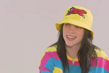 Billie Eilish ovládla letošní Grammy. Připomeňte si rozhovor, který nedávno poskytla České televizi