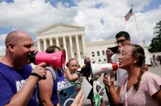 Rok po přelomovém verdiktu nejvyššího soudu se ve Washingtonu sešli zastánci i odpůrci práva na potrat