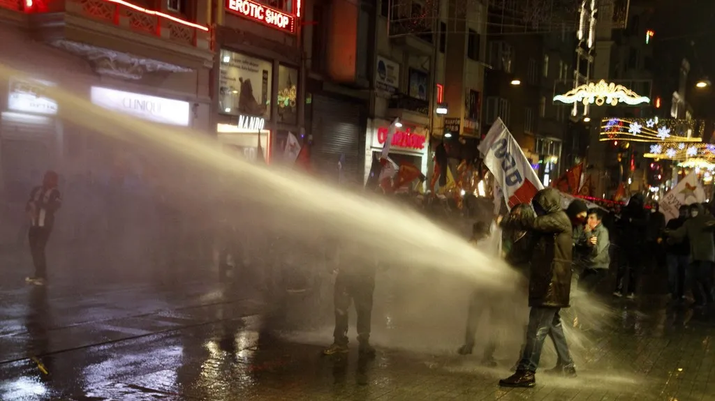 Protesty proti internetové cenzuře v Istanbulu