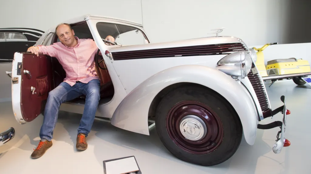 Muzeum českého karosářství získalo do svých sbírek stříbrný kabriolet Jawa Minor z roku 1939