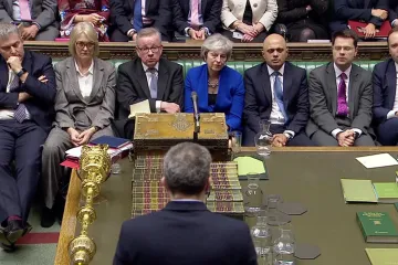 Buď dohoda, nebo žádný brexit, řekla Mayová před hlasováním o nedůvěře vládě