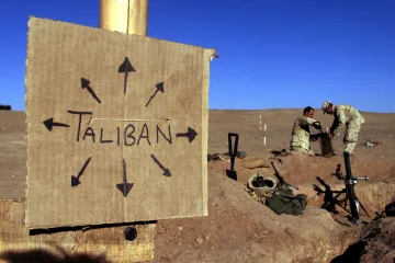 Afghánci, kteří pracovali pro alianční vojska, se bojí pomsty Talibanu. Případy z minulosti jejich obavy potvrzují