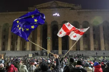 Gruzínská opozice nemá podporu občanů, protesty může omezit výjimečný stav, míní socioložka