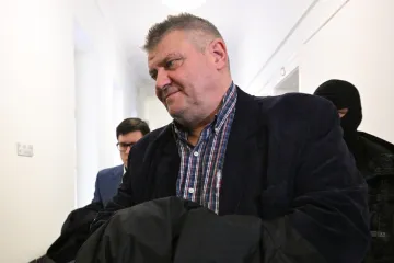 Prezident tenisového svazu Kaderka jde do vazby. Soud do ní poslal i spoluobviněného Flégla