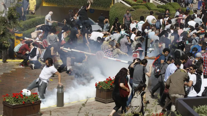 Protivládní protesty v parku Gezi v květnu 2013