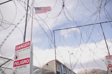 Nejvyšší soud USA nechal v platnosti Trumpovo nařízení umožňující snazší vracení migrantů