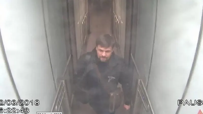 Fotografie z letiště Gatwick zachycující Ruslana Boširova