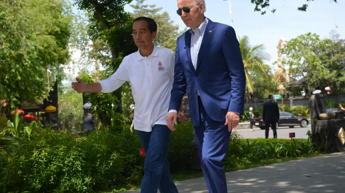 Indonéský prezident Joko Widodo a šéf Bílého domu Joe Biden na summitu G20 v roce 2022