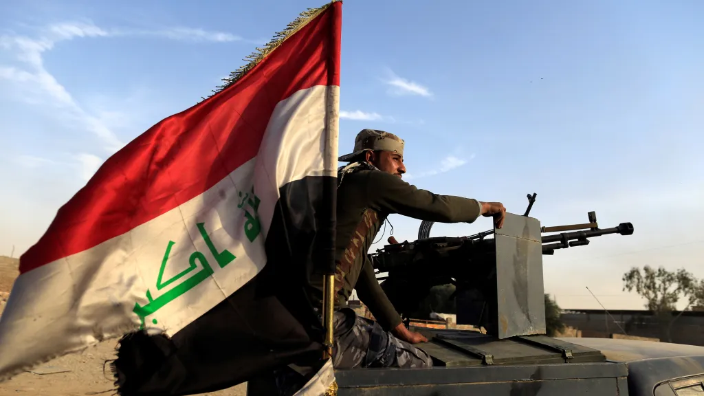 Příslušník iráckých vládních sil v Mosulu