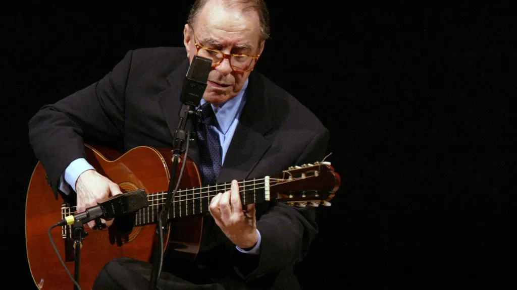 Joao Gilberto na koncertě v newyorské Carnegie Hall (2004)