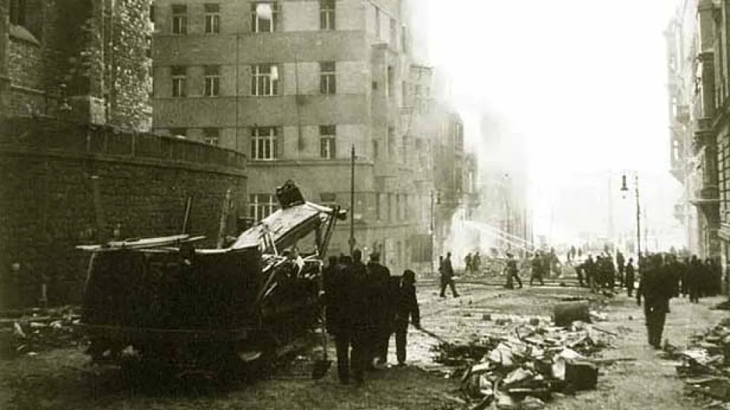 Nálety na Prahu ze 14. února 1945