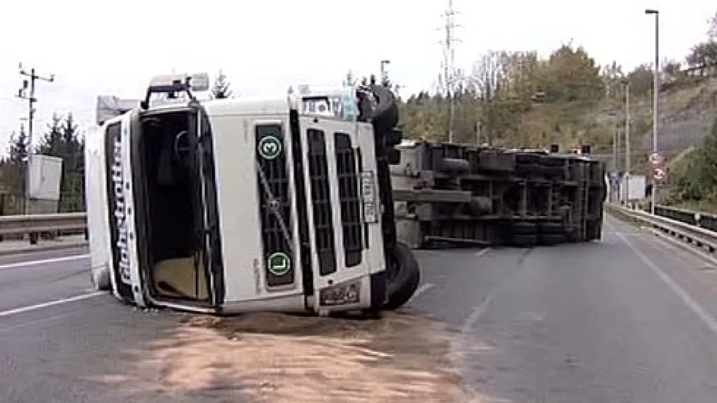 Převrácený kamion