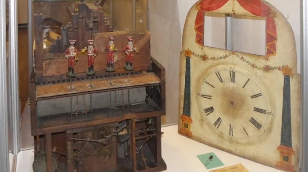 Výstava hracích strojků v berounském muzeu