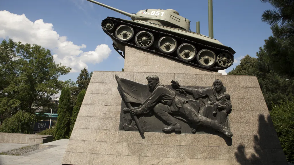 Památník osvoboditelům Ostravy, jehož dominantou je tank T-34