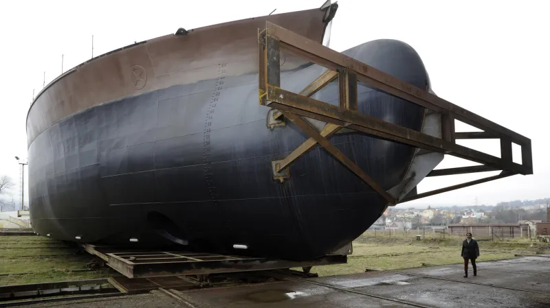 Příď největší lodi vyrobené v Česku