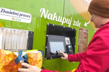 V Letohradě mohou lidé nakupovat brambory od farmářů v automatu