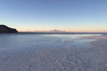 Bílo, kam jen oko dohlédne. Největší zásobárna soli leží v Bolívii, skrývá i důležité lithium