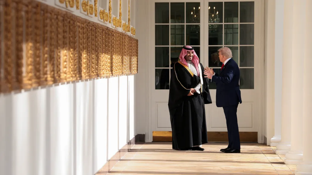 Saúdský korunní princ Muhammad bin Salmán s prezidentem USA Donaldem Trumpem ve Washingtonu (2025)
