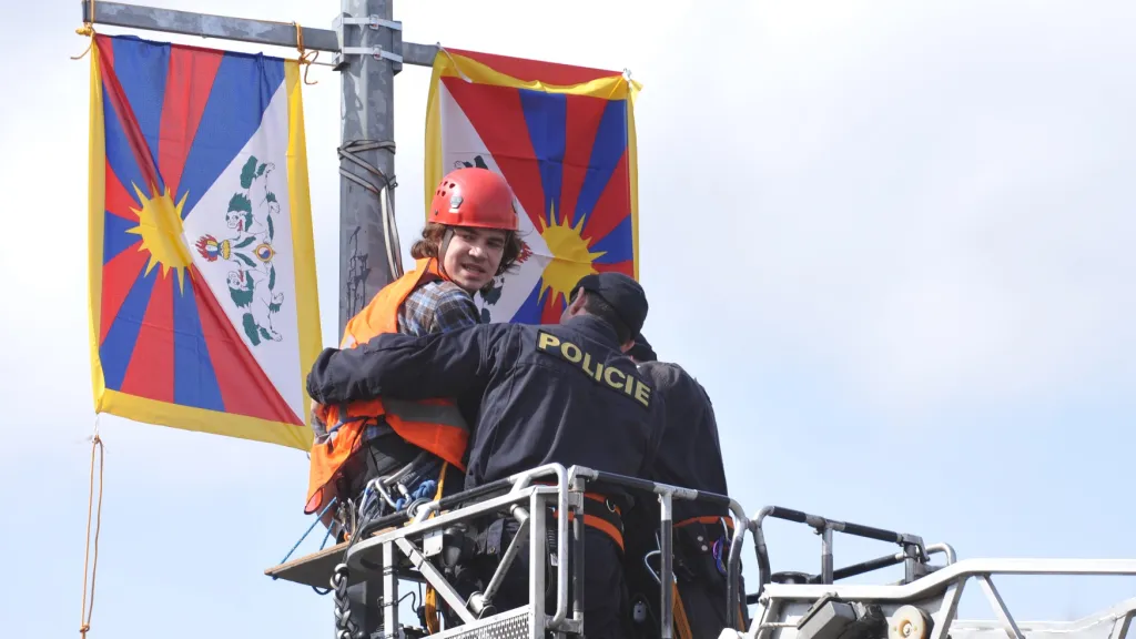 Aktivisté vyměňovali čínské vlajky za tibetské