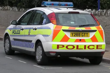 V Londýně byly ubodány dvě děti, podezřelí jsou jejich rodiče