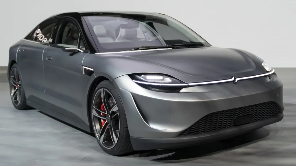 Japonský elektronický a zábavní gigant Sony představil na veletrhu spotřební elektroniky v Las Vegas vlastní elektromobil. Prototyp s označením Vision S