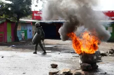 Opakované volby prezidenta v Keni provázelo násilí. Po střetech policie a opozice tři mrtví