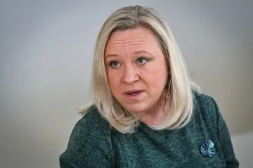 Starostka Prahy 10 Chmelová a radní Kašpar končí. Většina zastupitelů je viní z napojení na Hlubučka