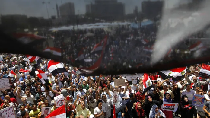 Odpůrci prezidenta Mursího v centru Káhiry