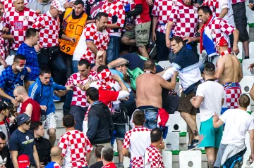 Politoložka: Fotbalové násilí? Jde o emoce a únik ze všedního života