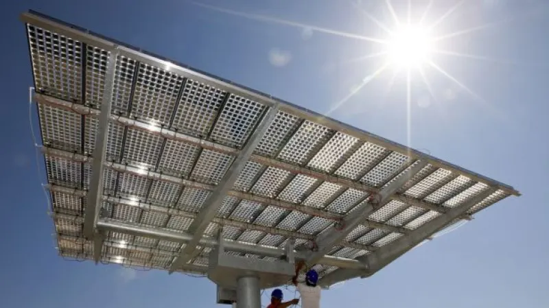 Studio ČT24 k údajným podvodům solárních elektráren