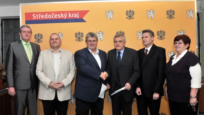 Podpis o zastupitelské dohodě mezi středočeskou ČSSD a KSČM